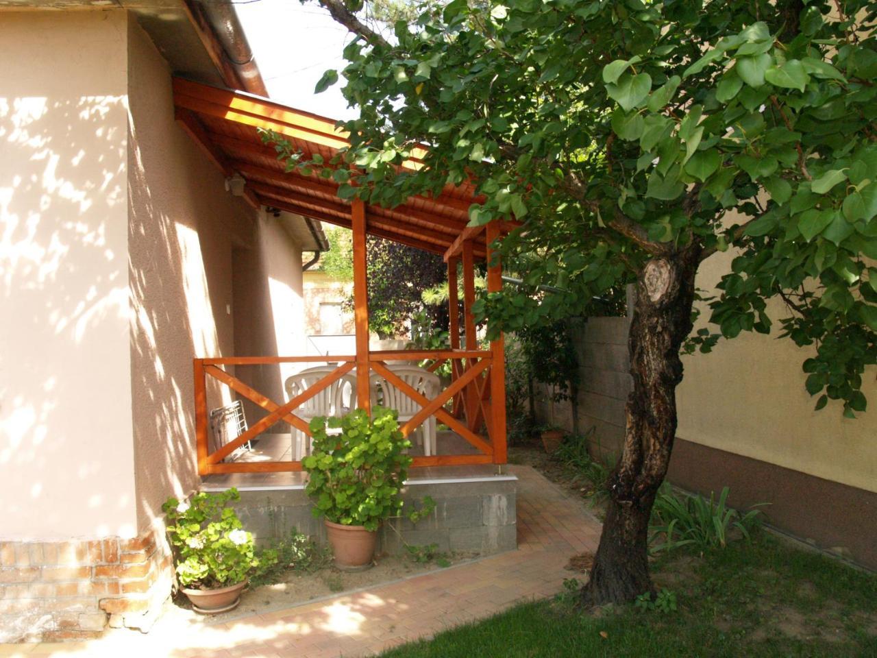 Liliom Apartman Gyula Exterior photo