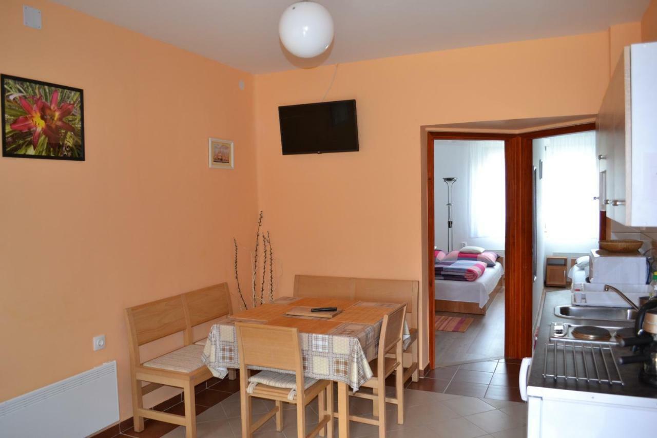 Liliom Apartman Gyula Exterior photo