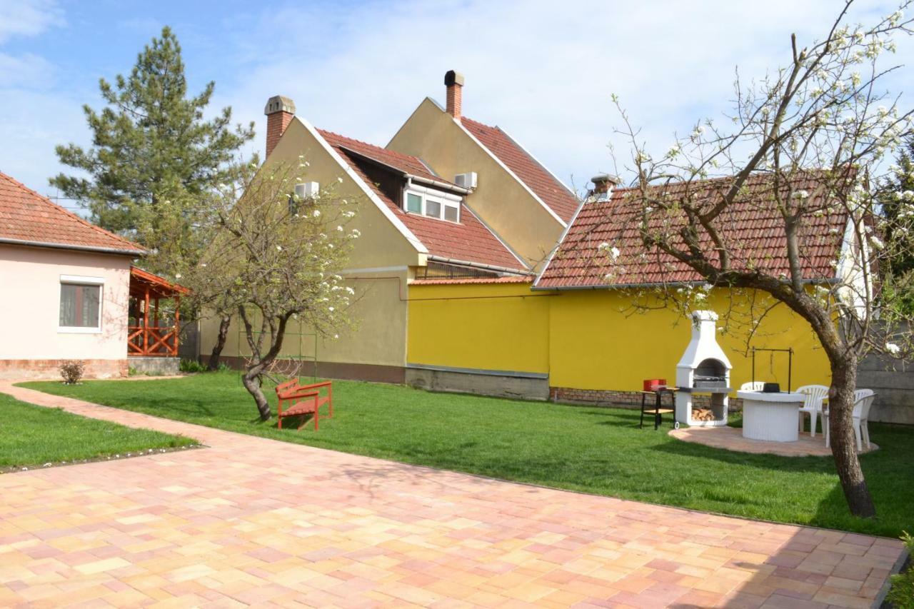 Liliom Apartman Gyula Exterior photo
