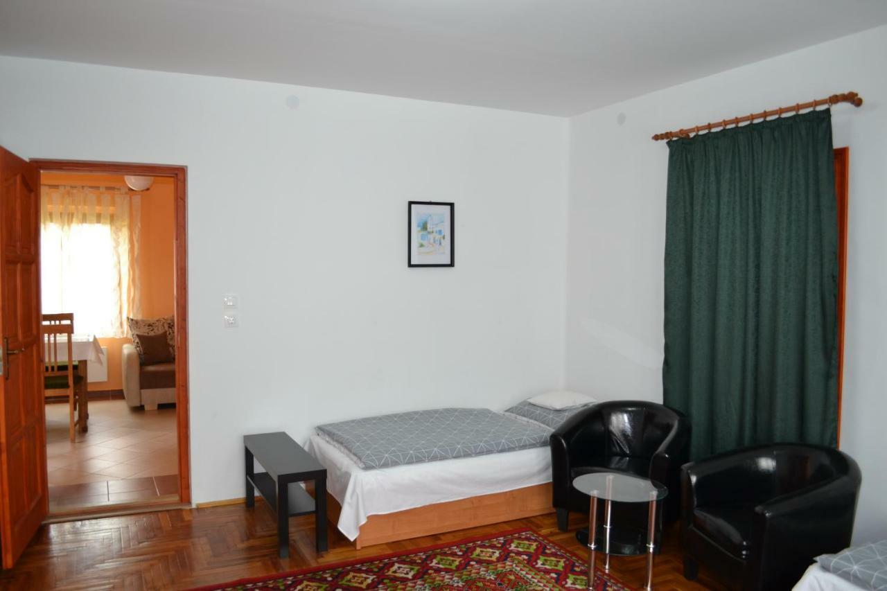 Liliom Apartman Gyula Exterior photo